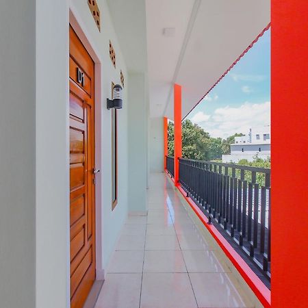Oyo 90063 Silver Homestay Syariah Perabumulih Eksteriør bilde
