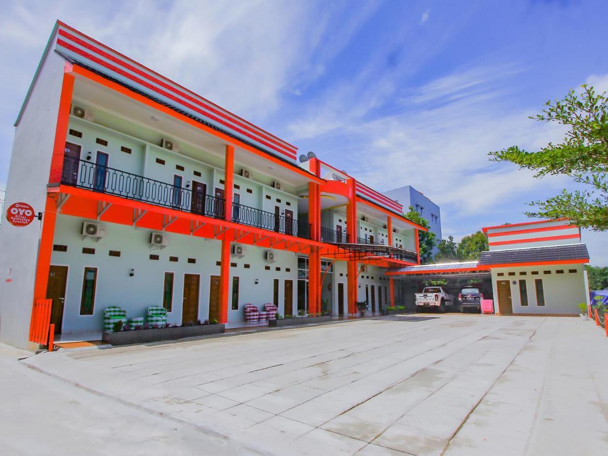 Oyo 90063 Silver Homestay Syariah Perabumulih Eksteriør bilde
