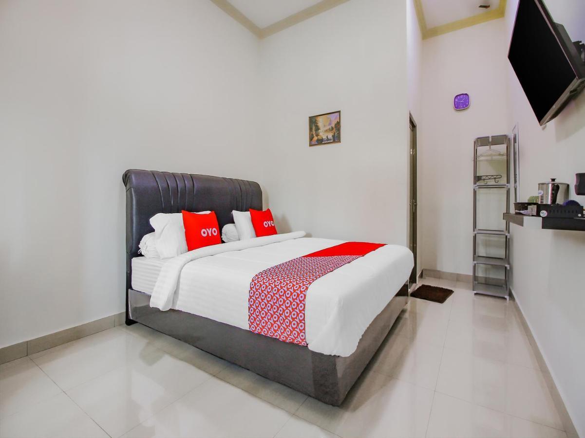 Oyo 90063 Silver Homestay Syariah Perabumulih Eksteriør bilde