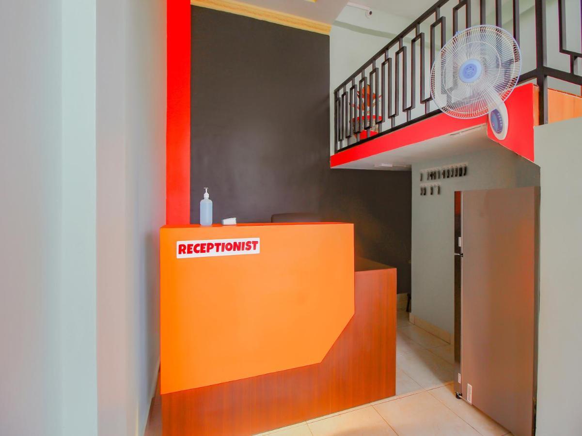 Oyo 90063 Silver Homestay Syariah Perabumulih Eksteriør bilde