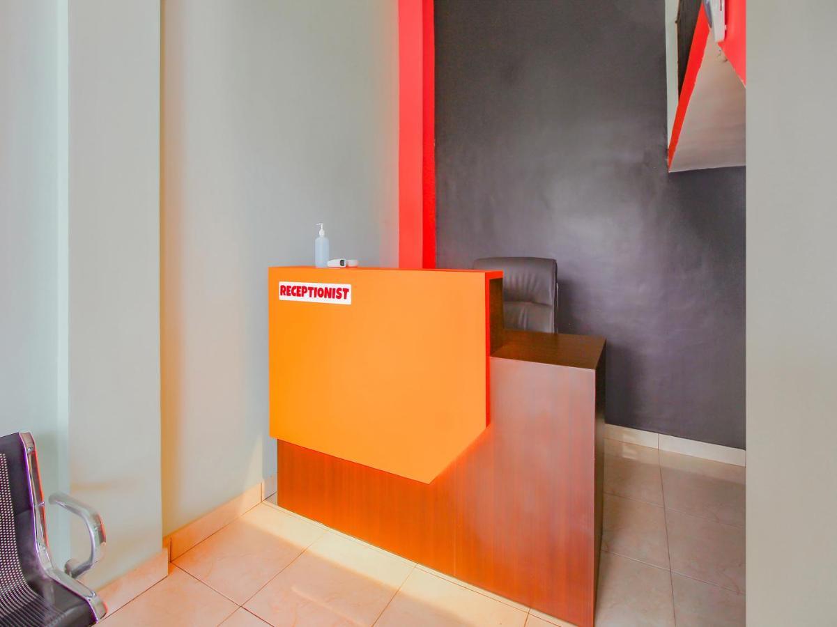 Oyo 90063 Silver Homestay Syariah Perabumulih Eksteriør bilde
