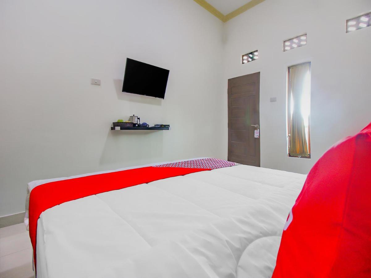 Oyo 90063 Silver Homestay Syariah Perabumulih Eksteriør bilde