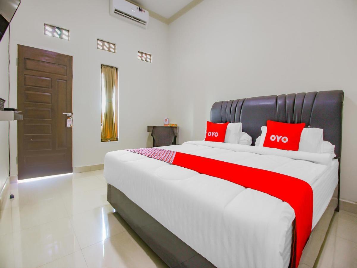 Oyo 90063 Silver Homestay Syariah Perabumulih Eksteriør bilde