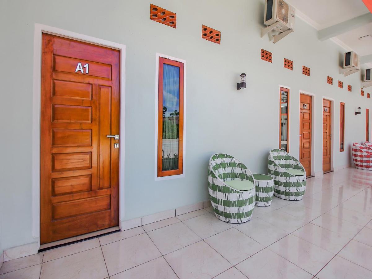 Oyo 90063 Silver Homestay Syariah Perabumulih Eksteriør bilde
