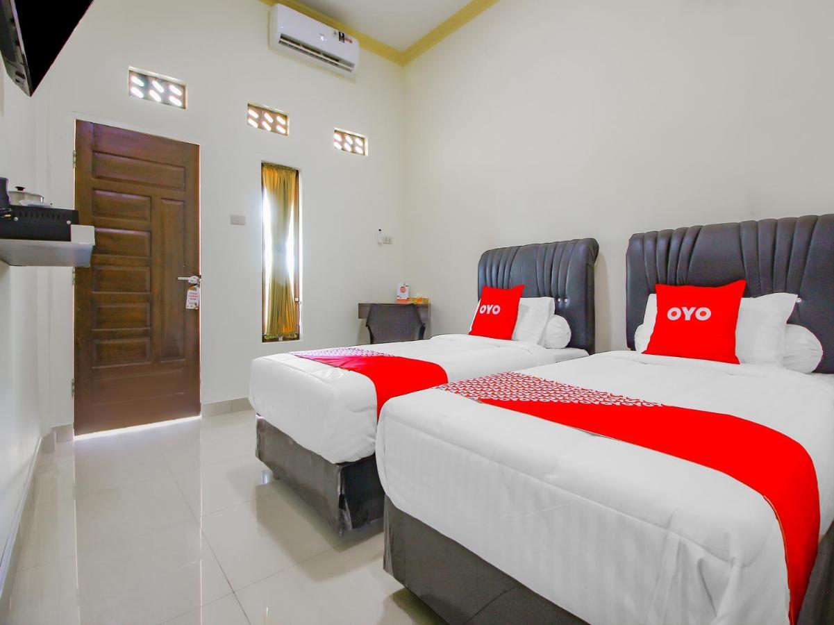 Oyo 90063 Silver Homestay Syariah Perabumulih Eksteriør bilde