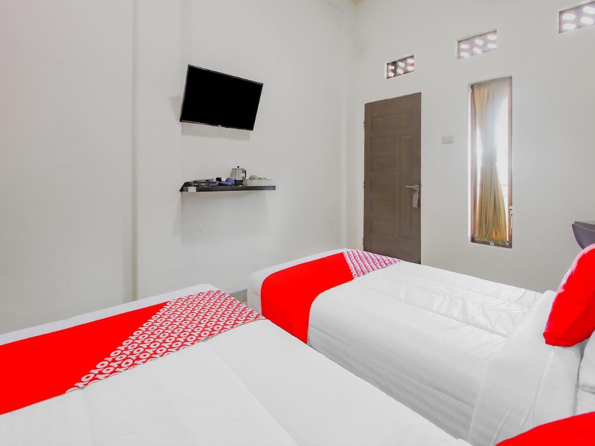 Oyo 90063 Silver Homestay Syariah Perabumulih Eksteriør bilde