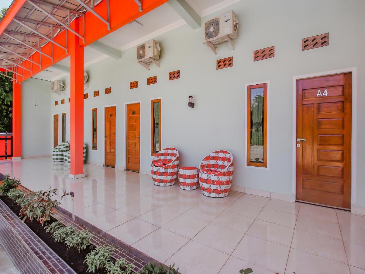 Oyo 90063 Silver Homestay Syariah Perabumulih Eksteriør bilde