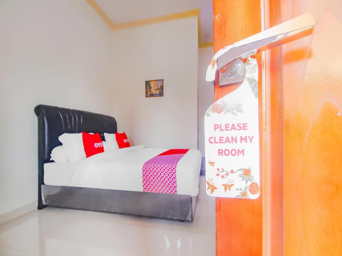 Oyo 90063 Silver Homestay Syariah Perabumulih Eksteriør bilde