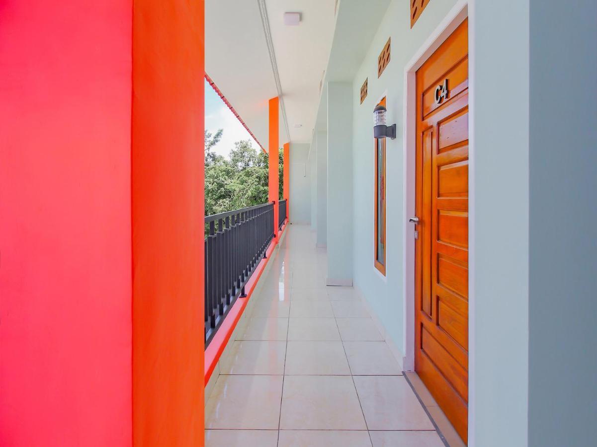 Oyo 90063 Silver Homestay Syariah Perabumulih Eksteriør bilde