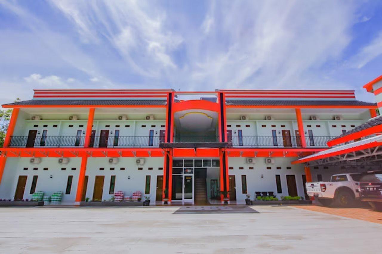 Oyo 90063 Silver Homestay Syariah Perabumulih Eksteriør bilde
